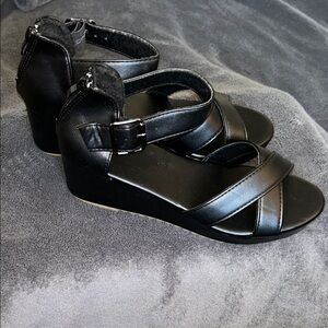 SHEIN-Women’s Black Strappy Wedge Sandals
Size 43 (10)
